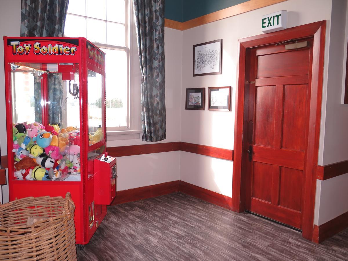 Mossburn Railway Hotel Buitenkant foto
