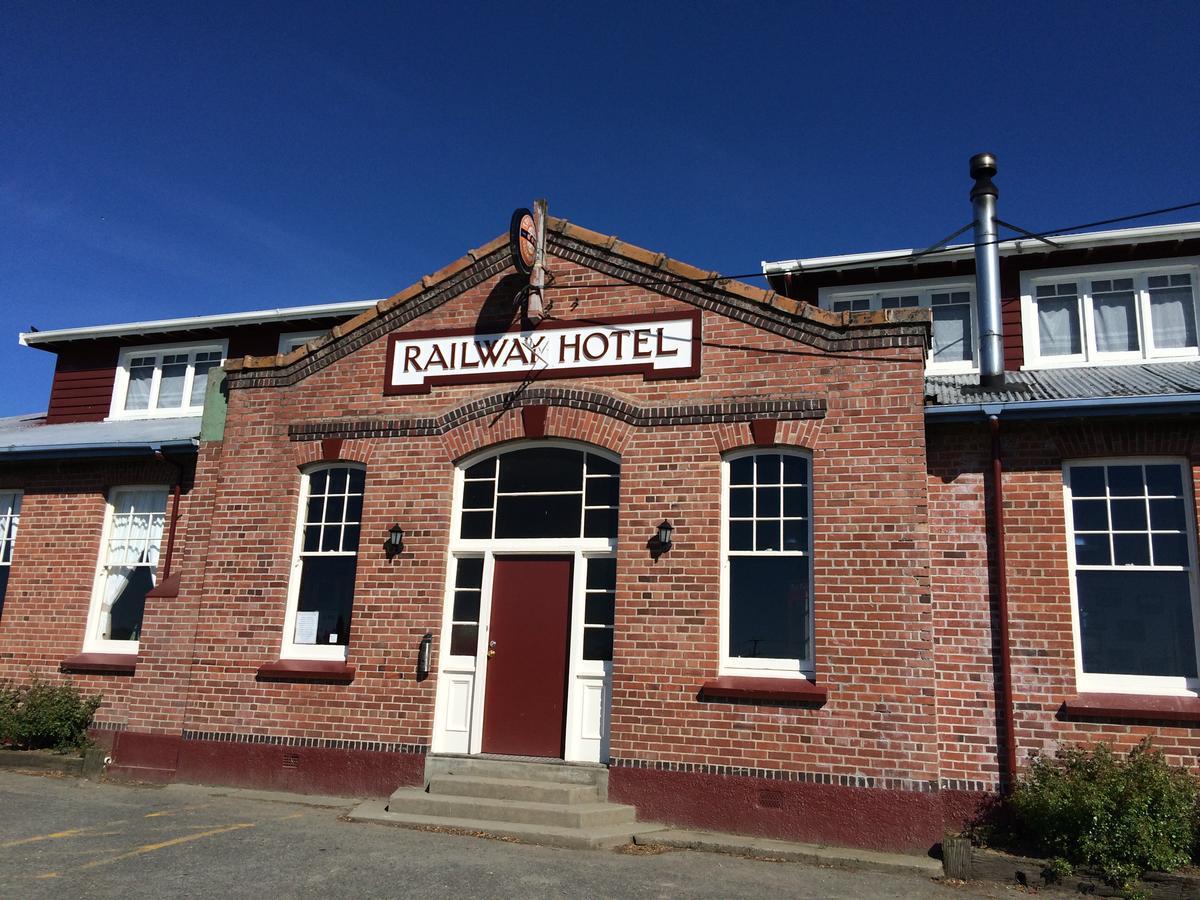 Mossburn Railway Hotel Buitenkant foto